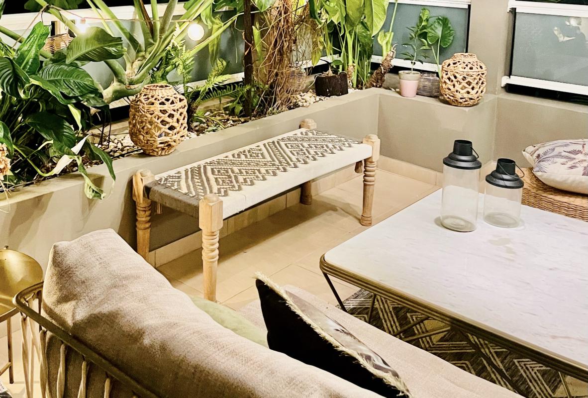 Location Villa 3 chambres Trois Ilets  - banc du salon piscine